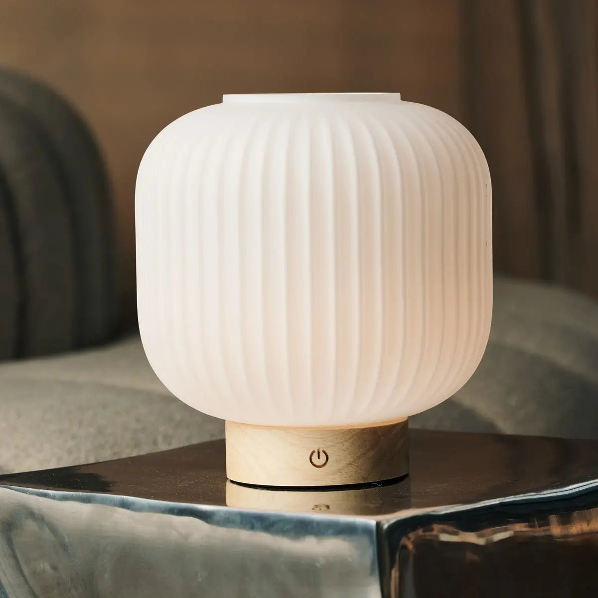 Lampe à poser en bois et verre givré