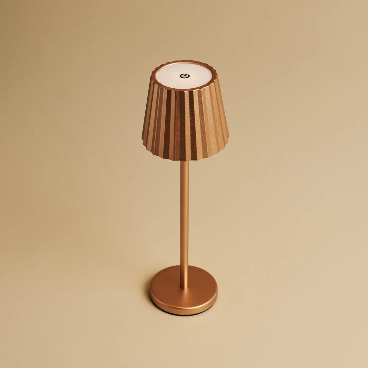 Lampe à poser couleur cuivre en fer - sans fil et rechargeable