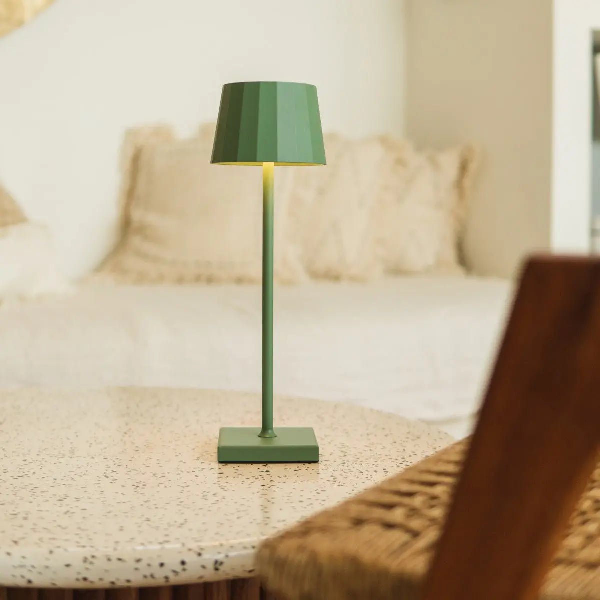 Lampe de table rechargeable verte