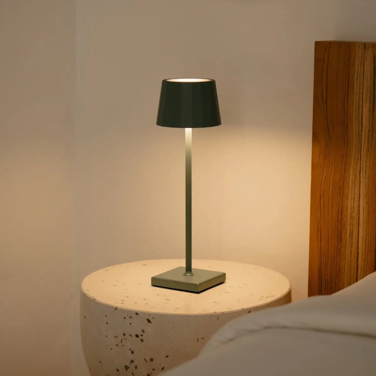Lampe de table rechargeable verte