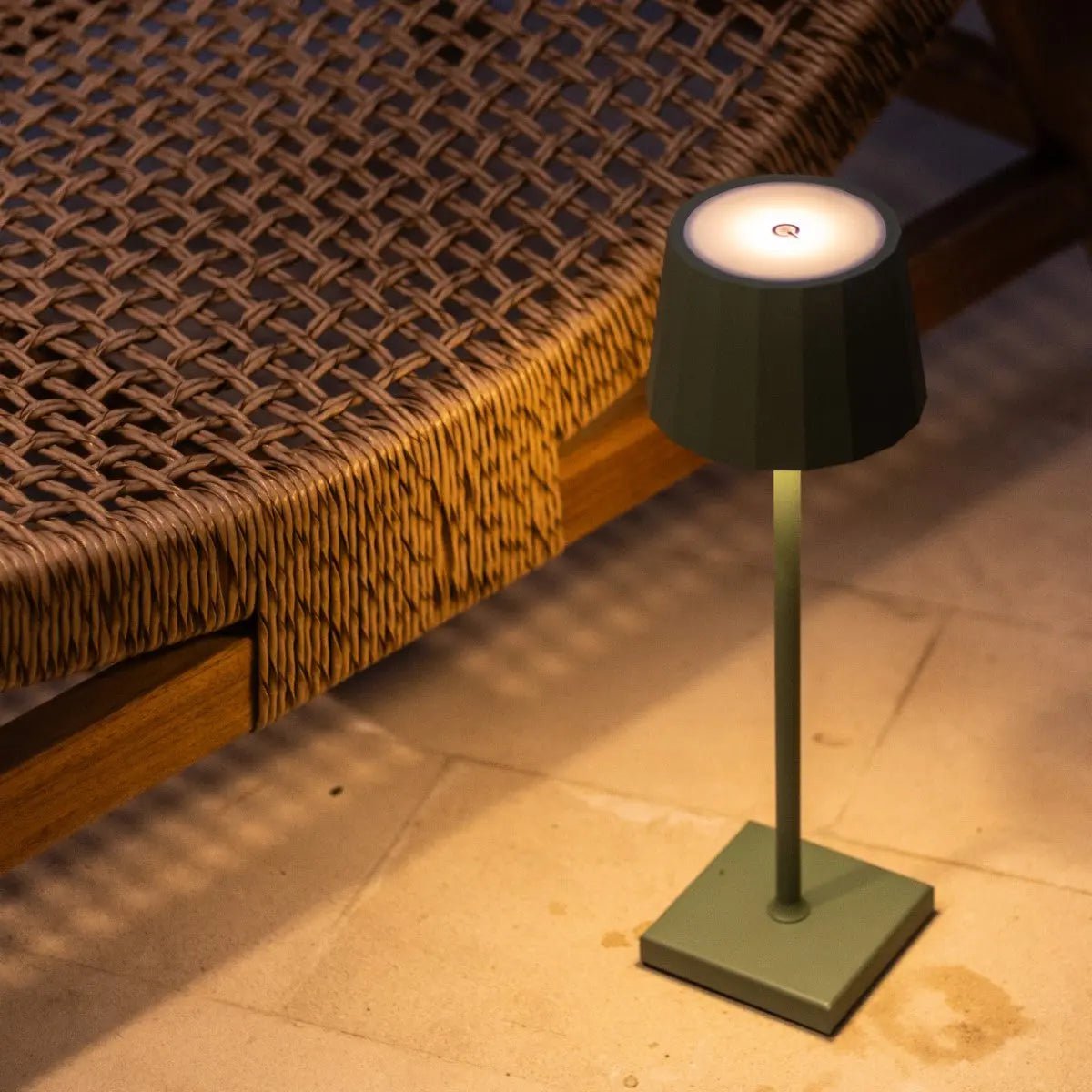 Lampe de table rechargeable verte