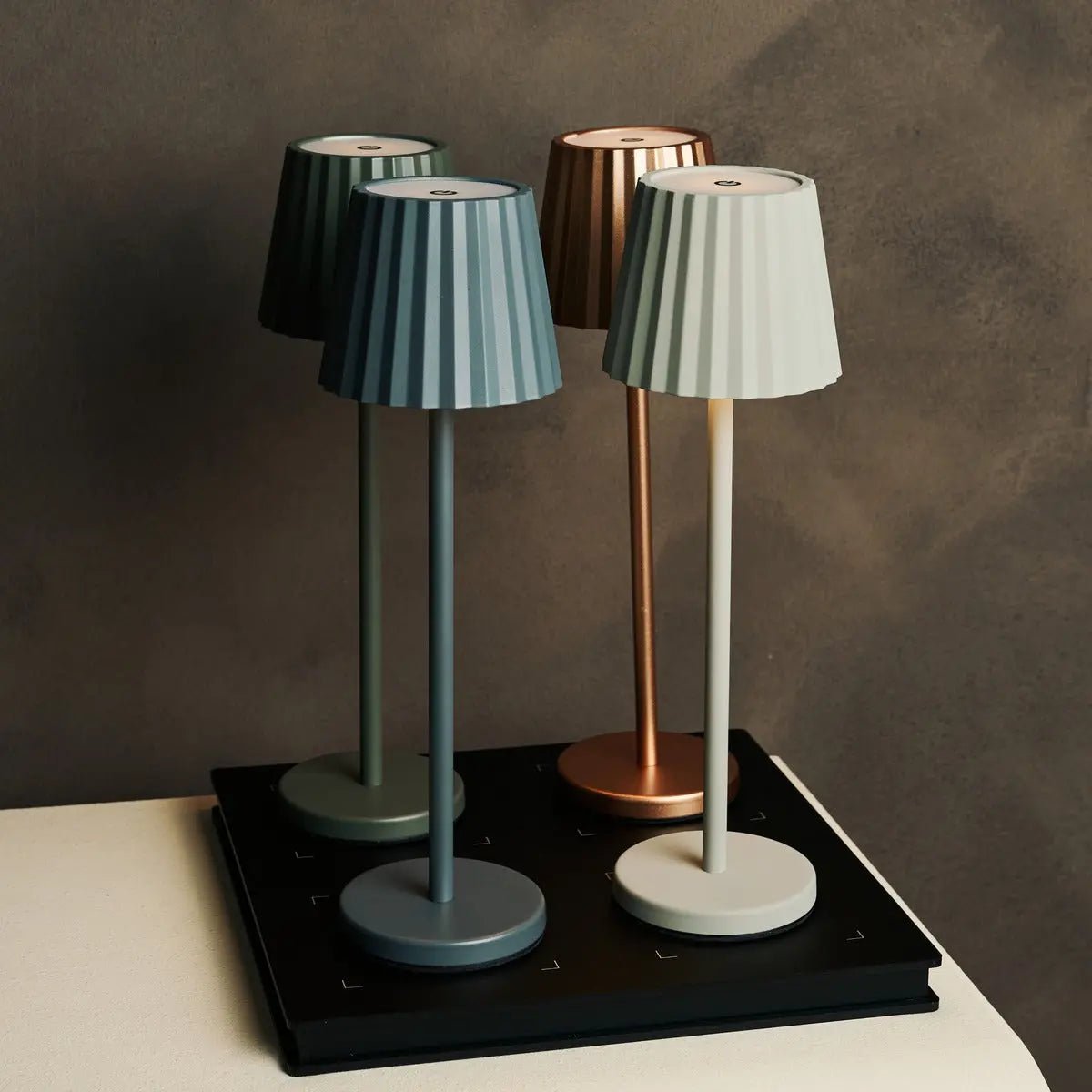 Lampe à poser couleur cuivre en fer - sans fil et rechargeable