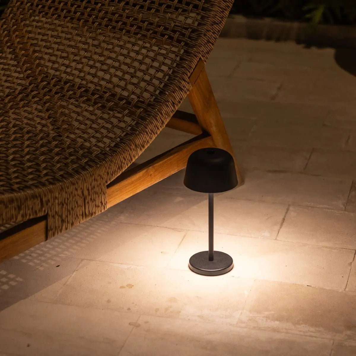 Lampe de table rechargeable noire