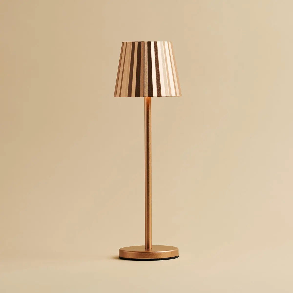 Lampe à poser couleur cuivre en fer - sans fil et rechargeable