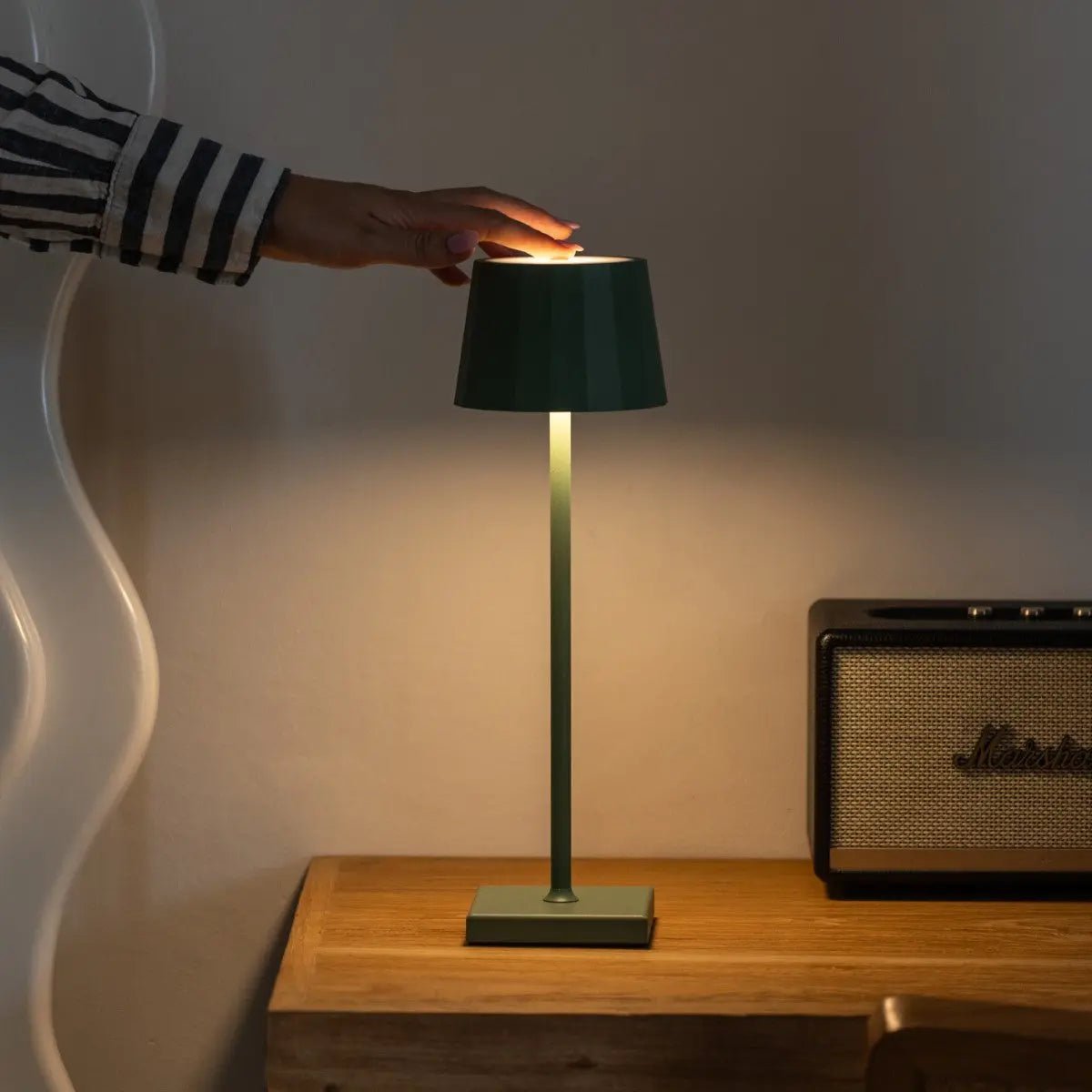 Lampe de table rechargeable verte