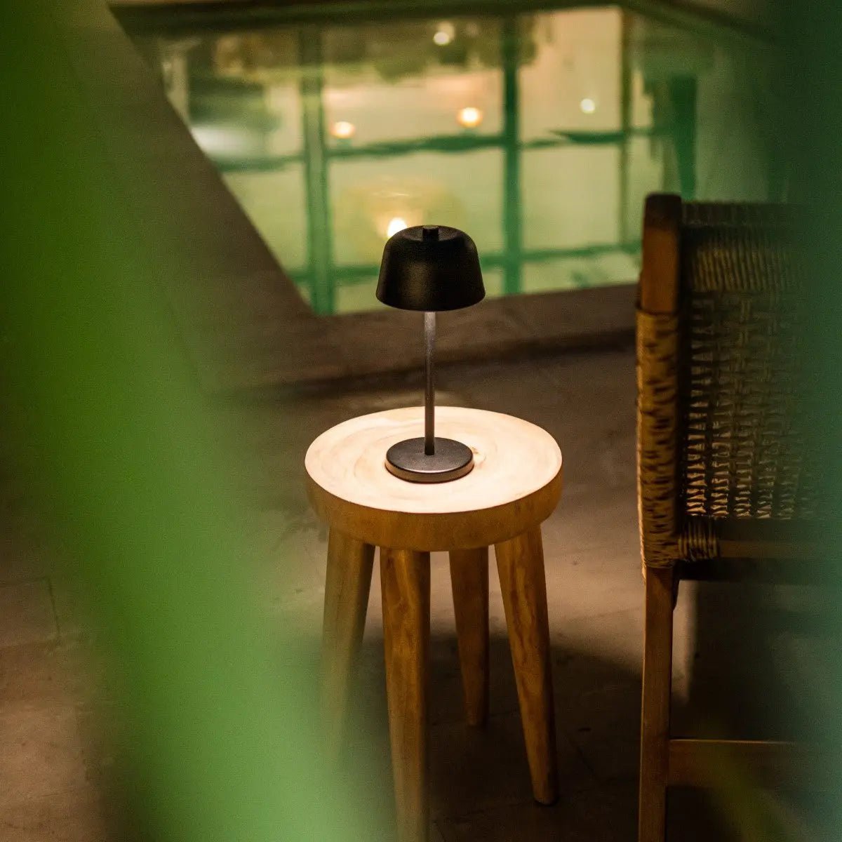 Lampe de table rechargeable noire