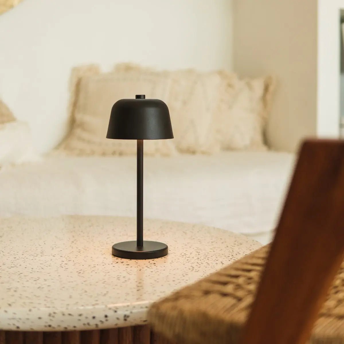 Lampe de table rechargeable noire