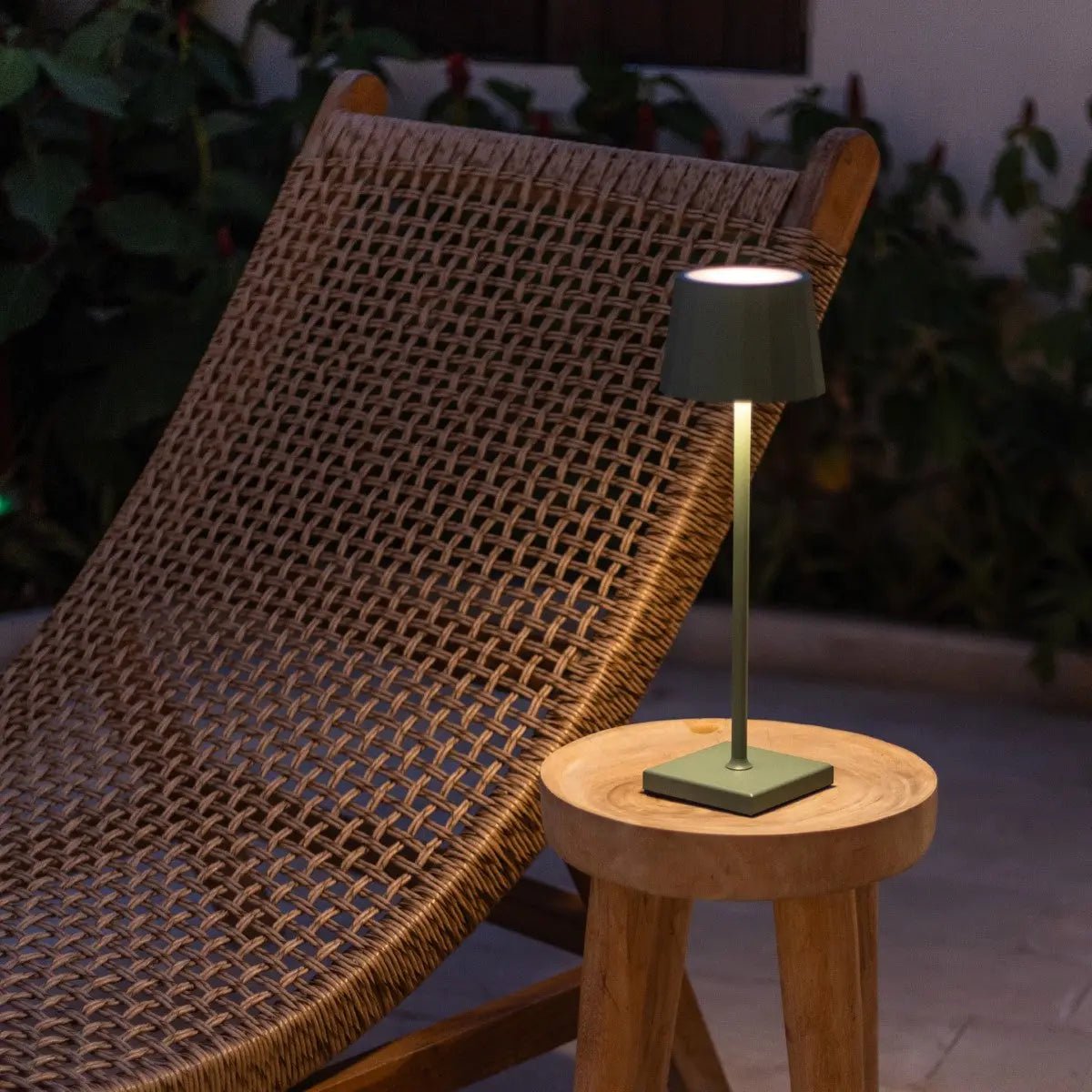 Lampe de table rechargeable verte