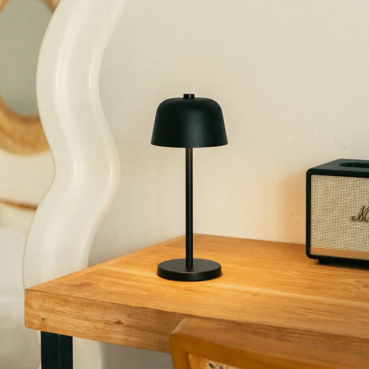 Lampe de table rechargeable noire